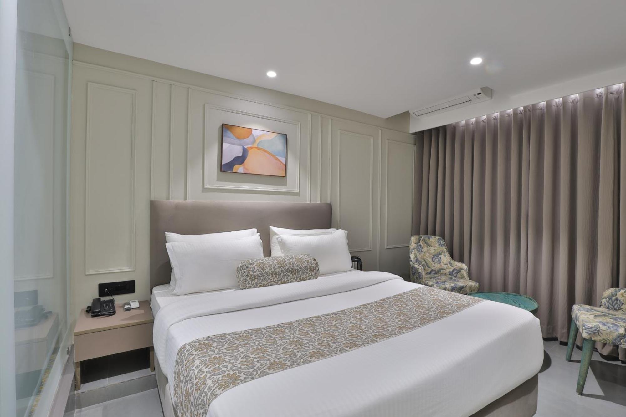 Hotel The Grand Suites Ahmedabad Exterior foto