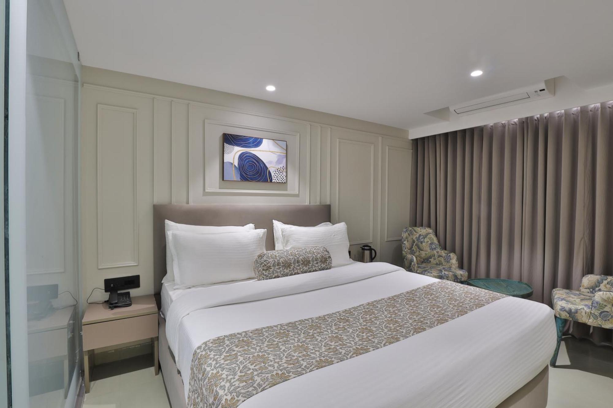 Hotel The Grand Suites Ahmedabad Exterior foto